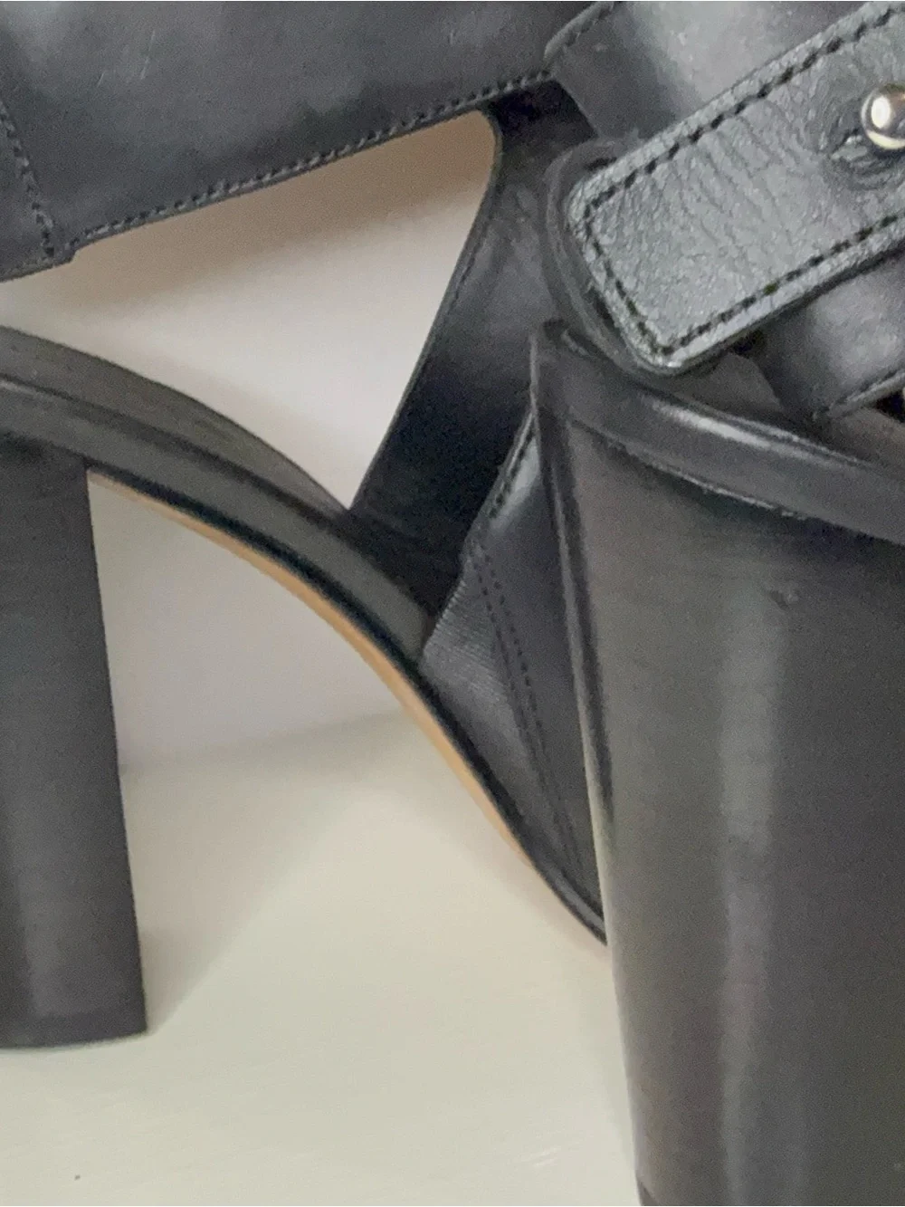 Vince Black Leather Cutout Open-Toe Block Heel Sandals size 9.5